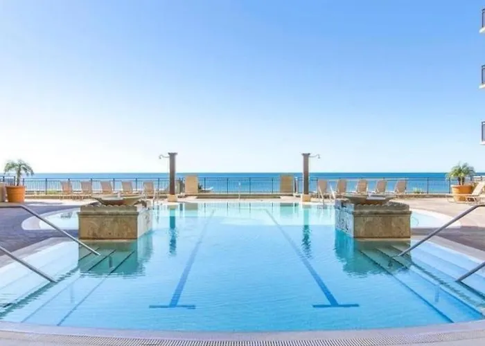 Beautiful Beach Condo - Luxury Living At Its Best